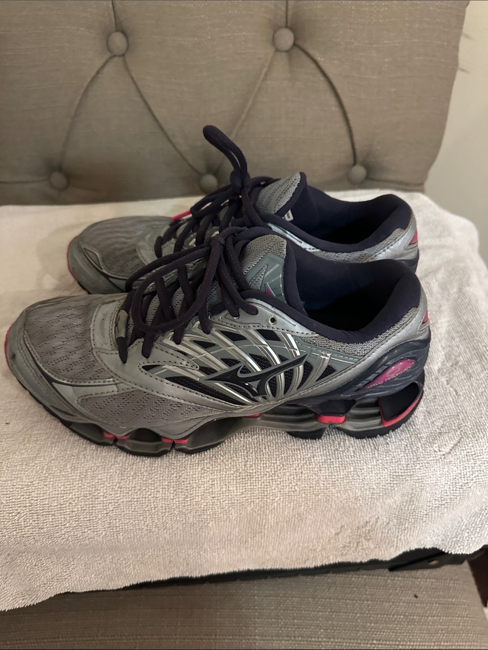 Mizuno wave prophecy 8 Gray and Pink *size9 used Running Shoes used condition